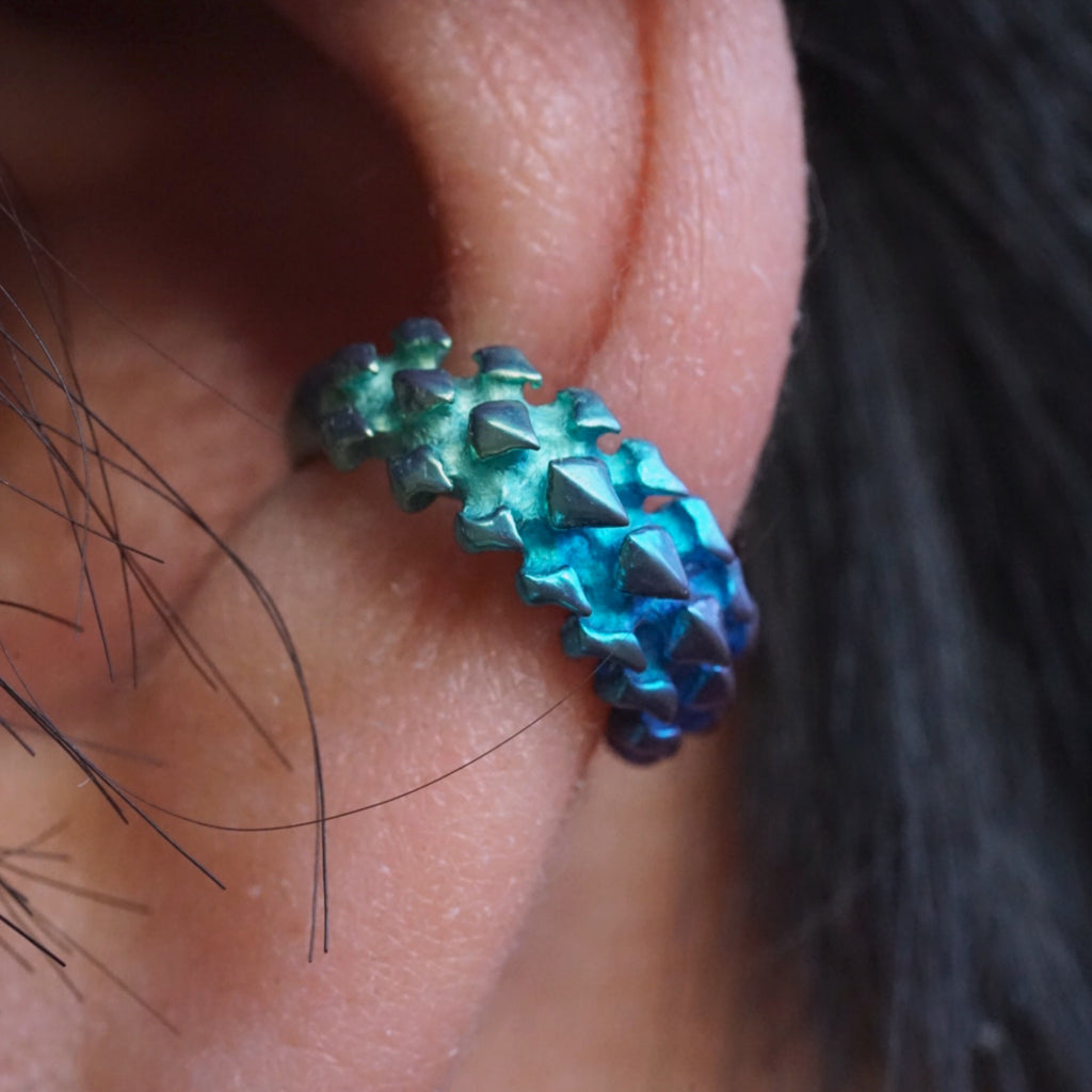 Dragon Scale I Ear Cuff [Titanium]
